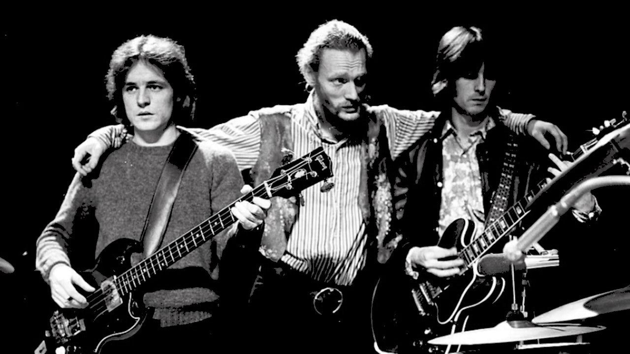 Eric Clapton’s 1964 Gibson ES-335: The Story Behind a Rock Legend