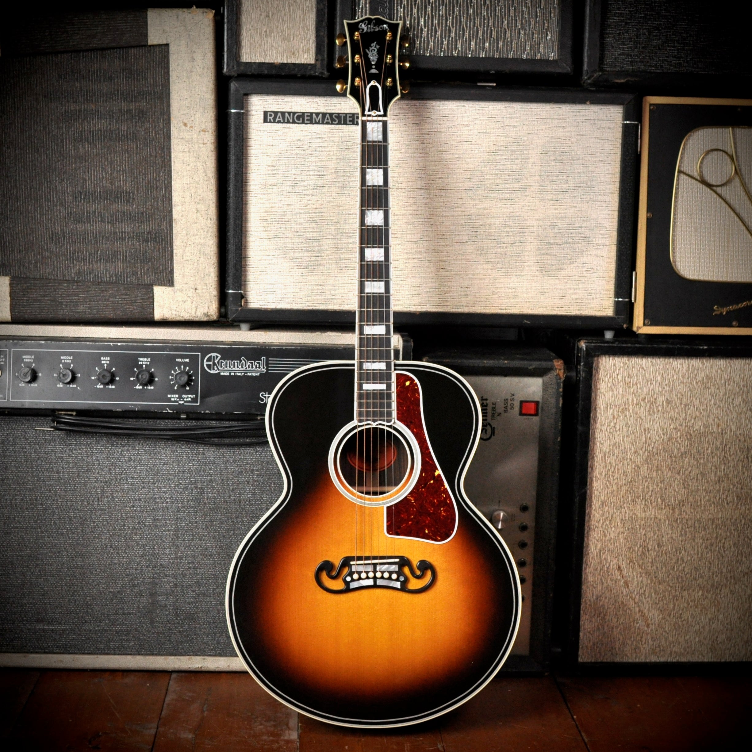 Gibson SJ-200 Western Classic Custom Sunburst 2023