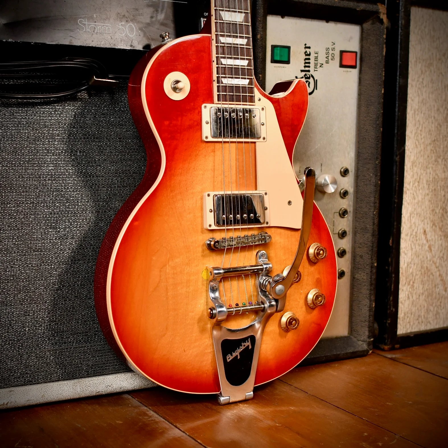 Gibson Les Paul Standard with Bigsby Cherry Sunburst 2017