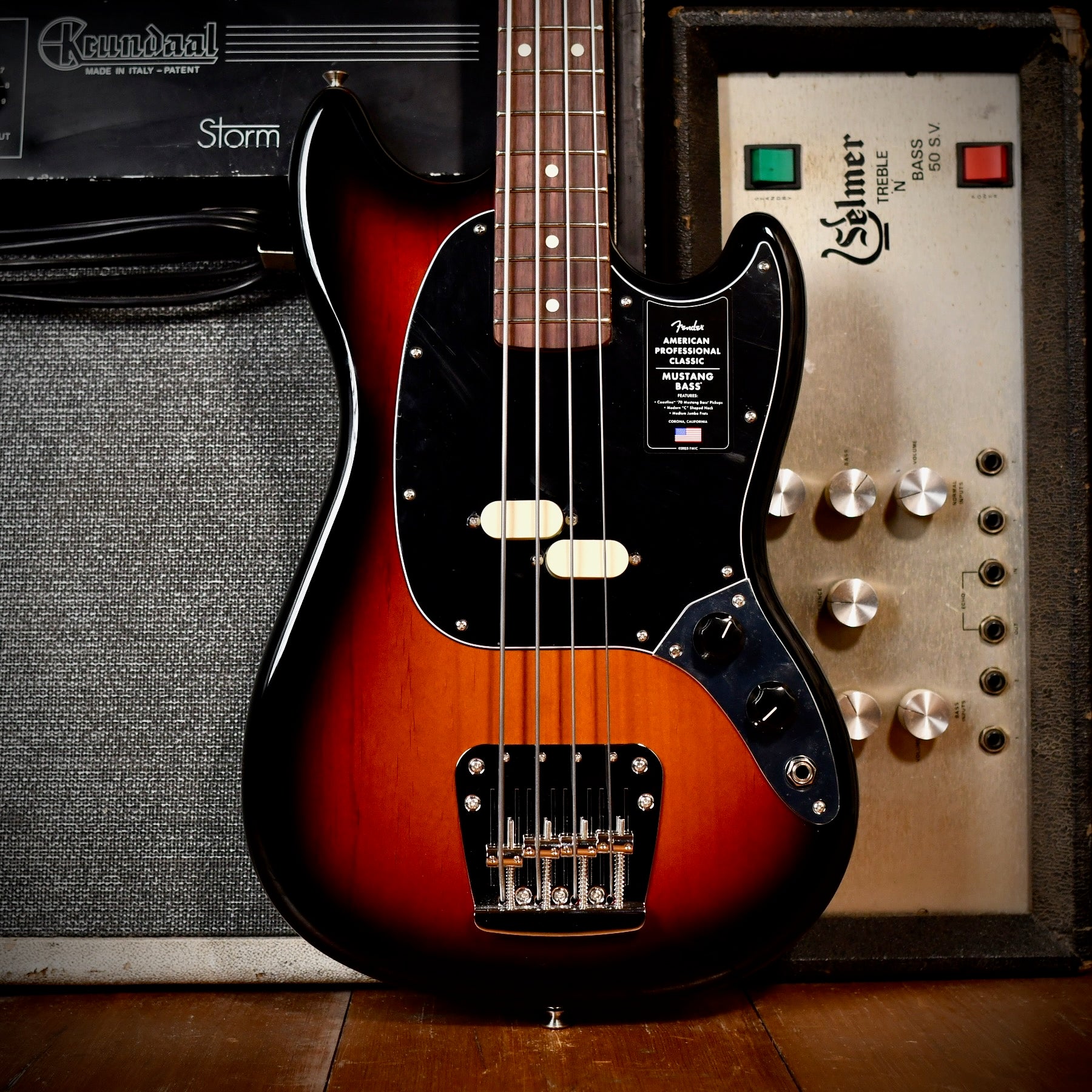 Fender American Professional Classic Mustang Bass 3-Tone Sunburst 2025