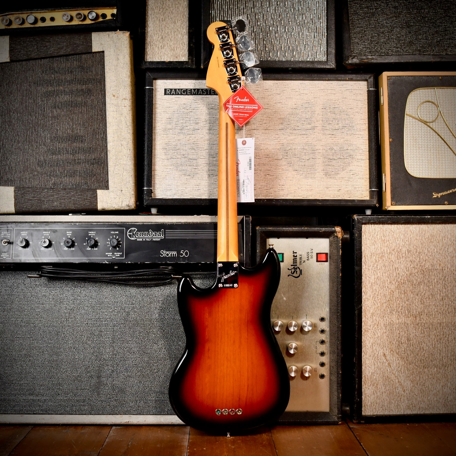 Fender American Professional Classic Mustang Bass 3-Tone Sunburst 2025