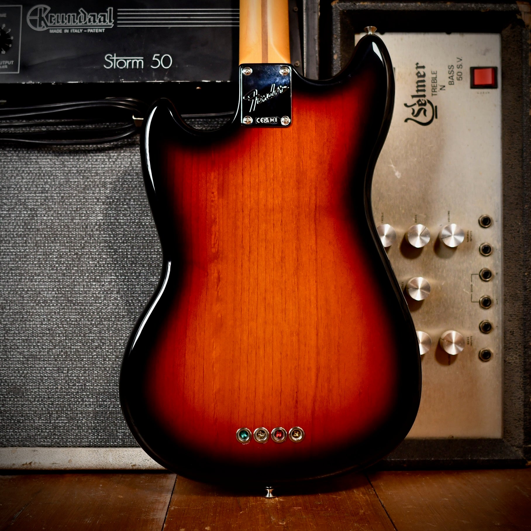 Fender American Professional Classic Mustang Bass 3-Tone Sunburst 2025