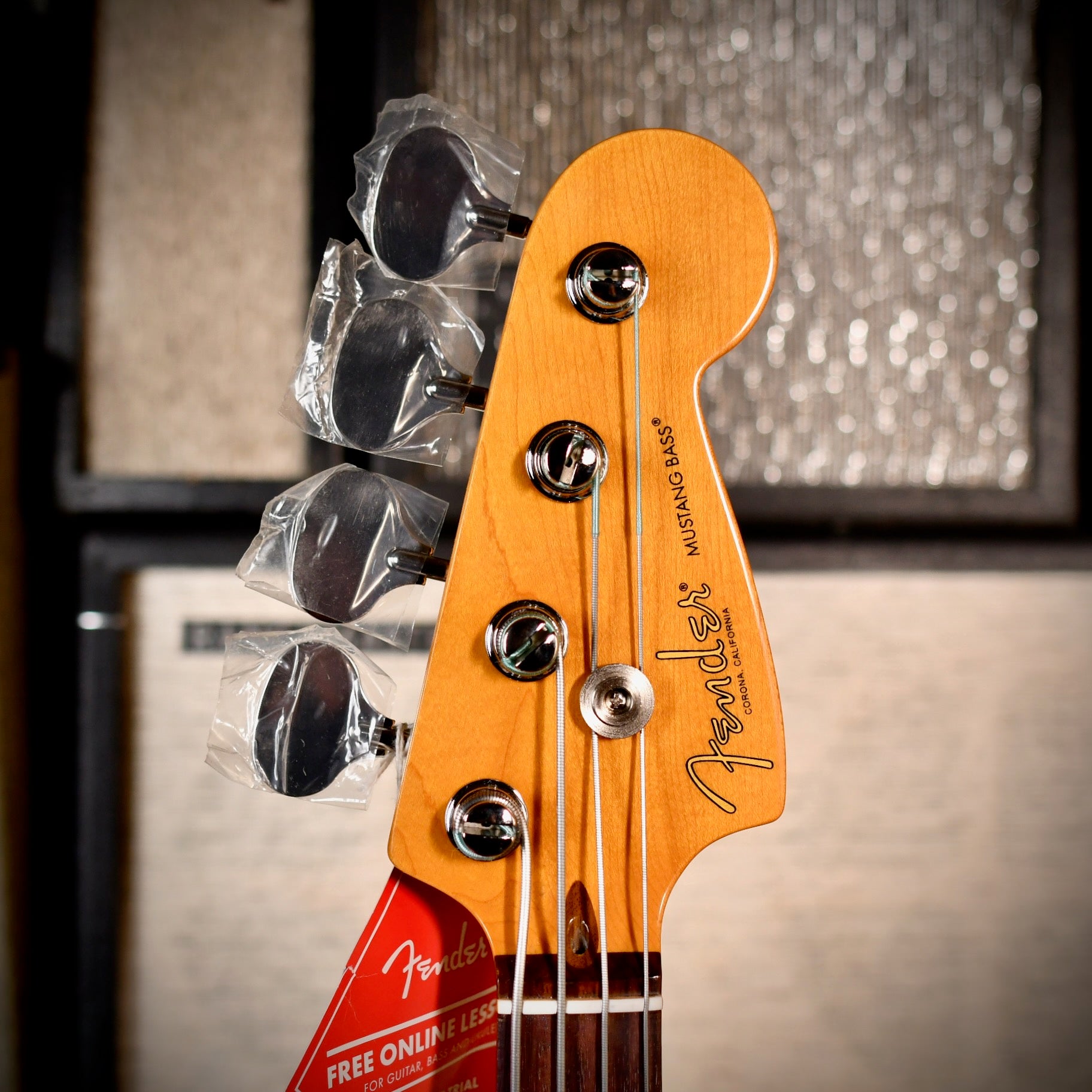 Fender American Professional Classic Mustang Bass 3-Tone Sunburst 2025