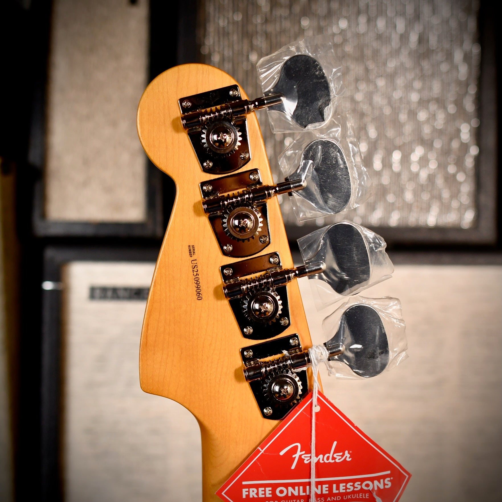 Fender American Professional Classic Mustang Bass 3-Tone Sunburst 2025