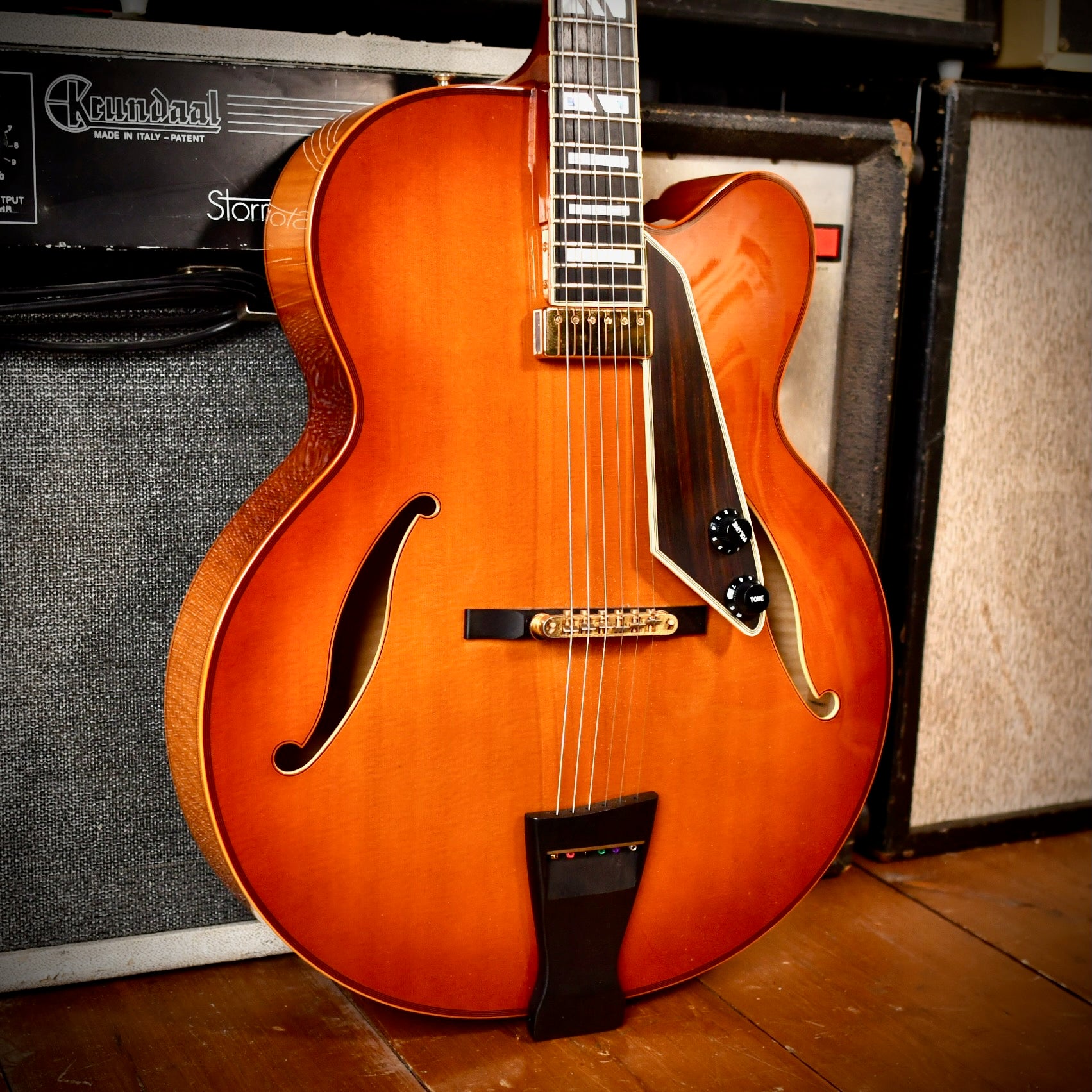 D'Aquisto DQ-NYE Archtop Violin Burst 2011