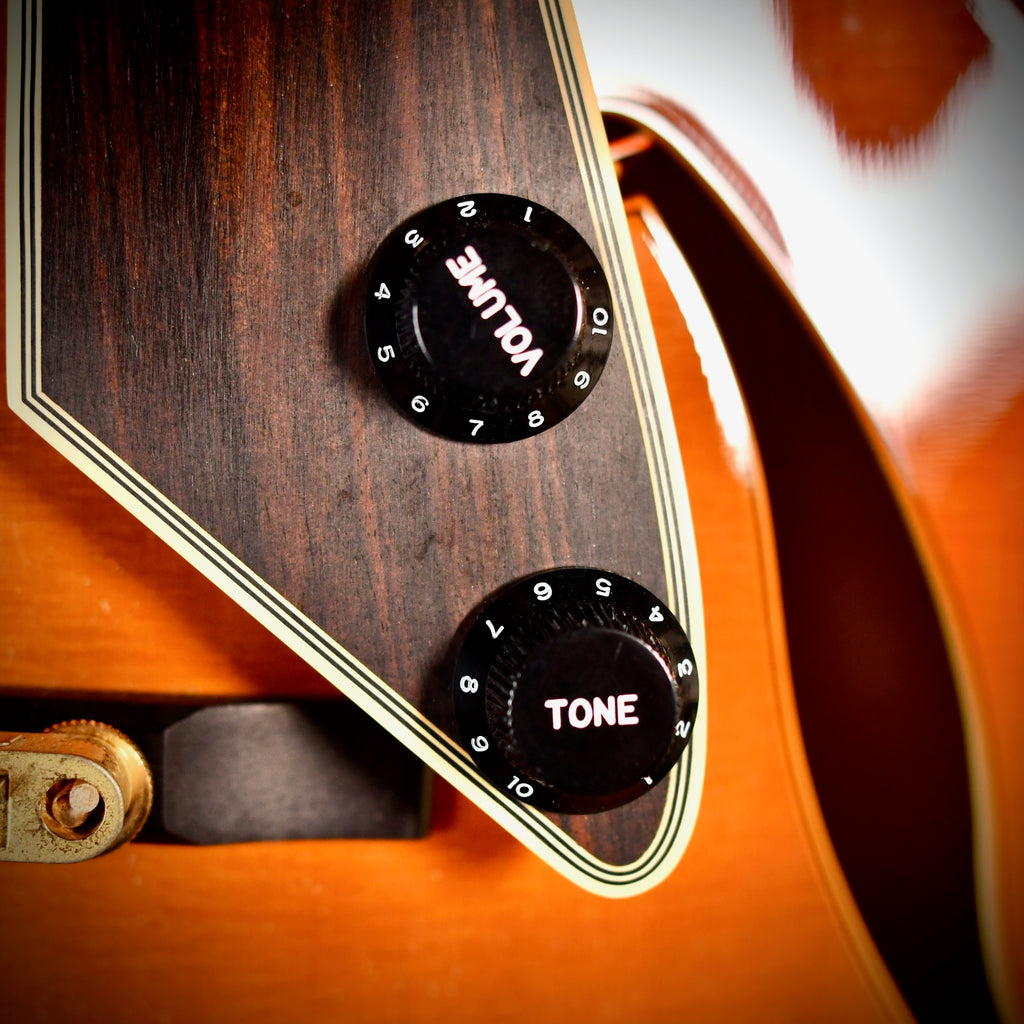 D'Aquisto DQ-NYE Archtop Violin Burst 2011