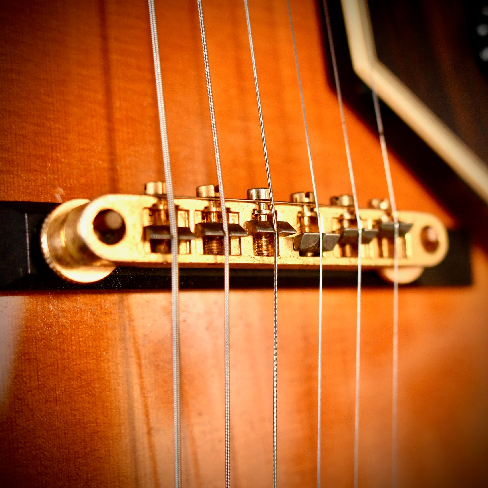 D'Aquisto DQ-NYE Archtop Violin Burst 2011