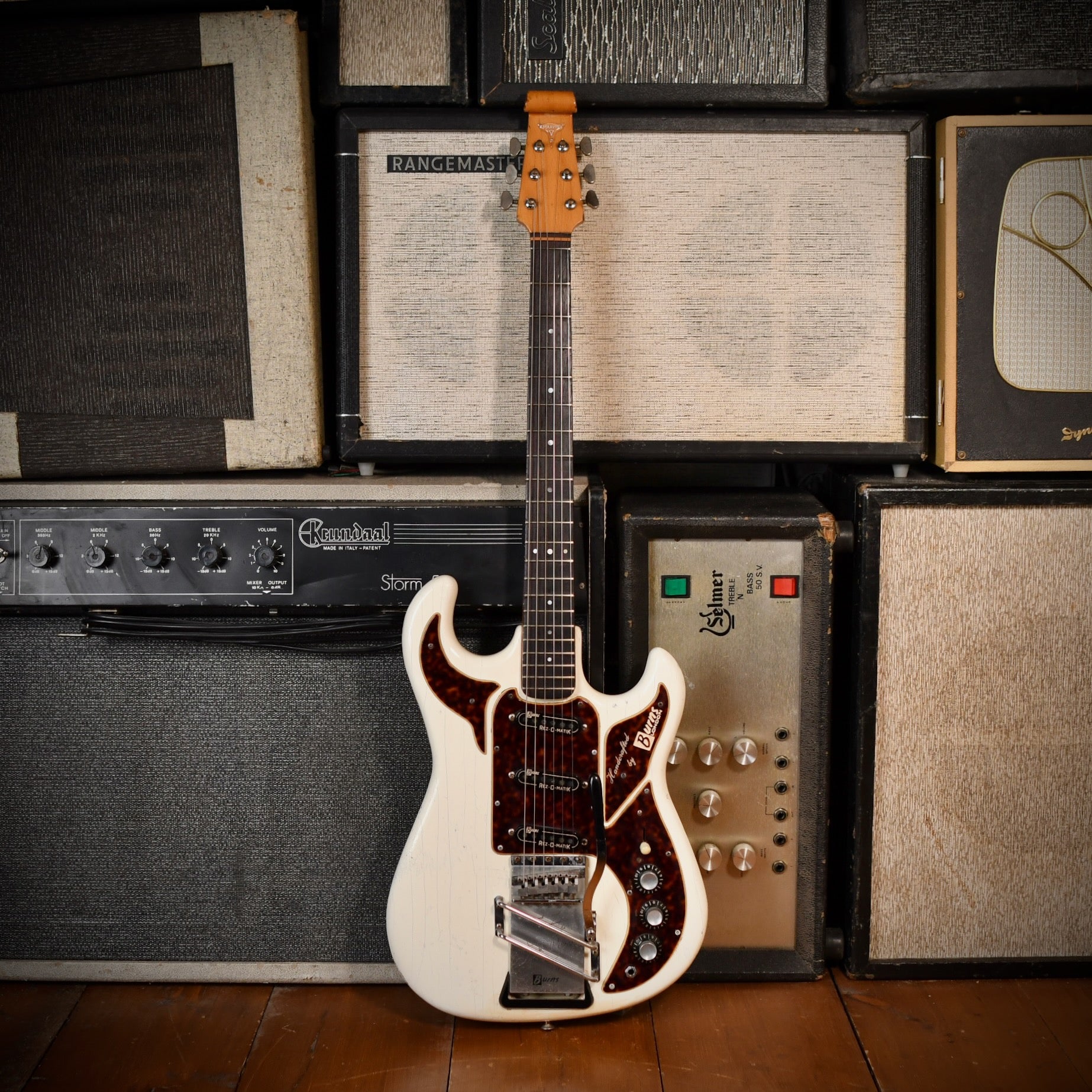 Burns Hank Marvin Signature White 1965