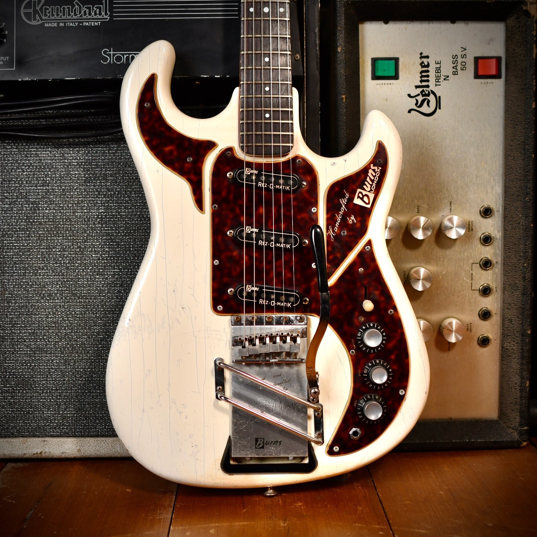 Burns Hank Marvin Signature White 1965