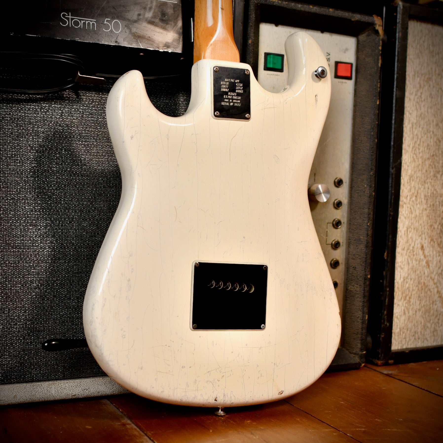 Burns Hank Marvin Signature White 1965