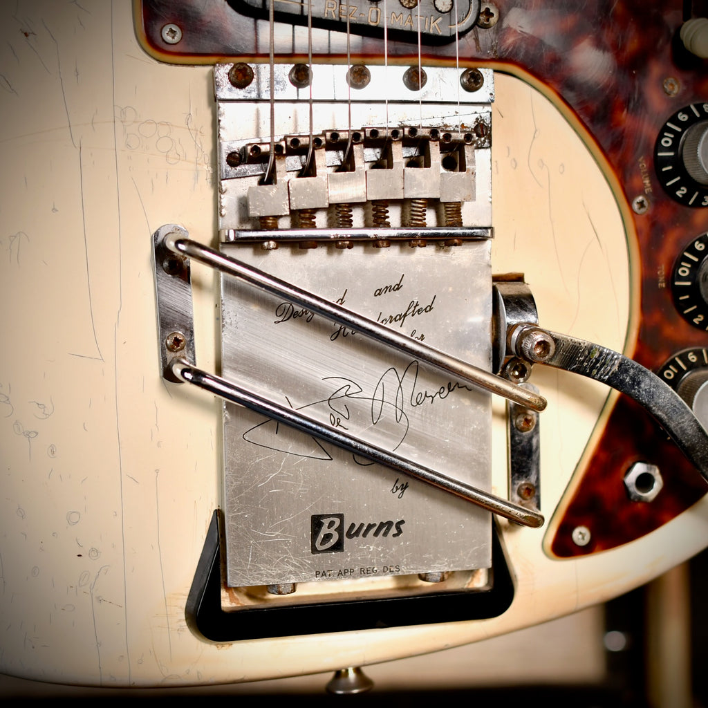 Burns Hank Marvin Signature White 1965