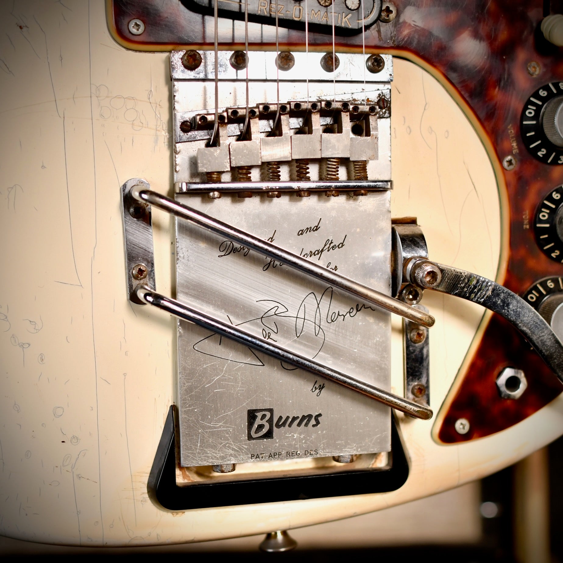 Burns Hank Marvin Signature White 1965