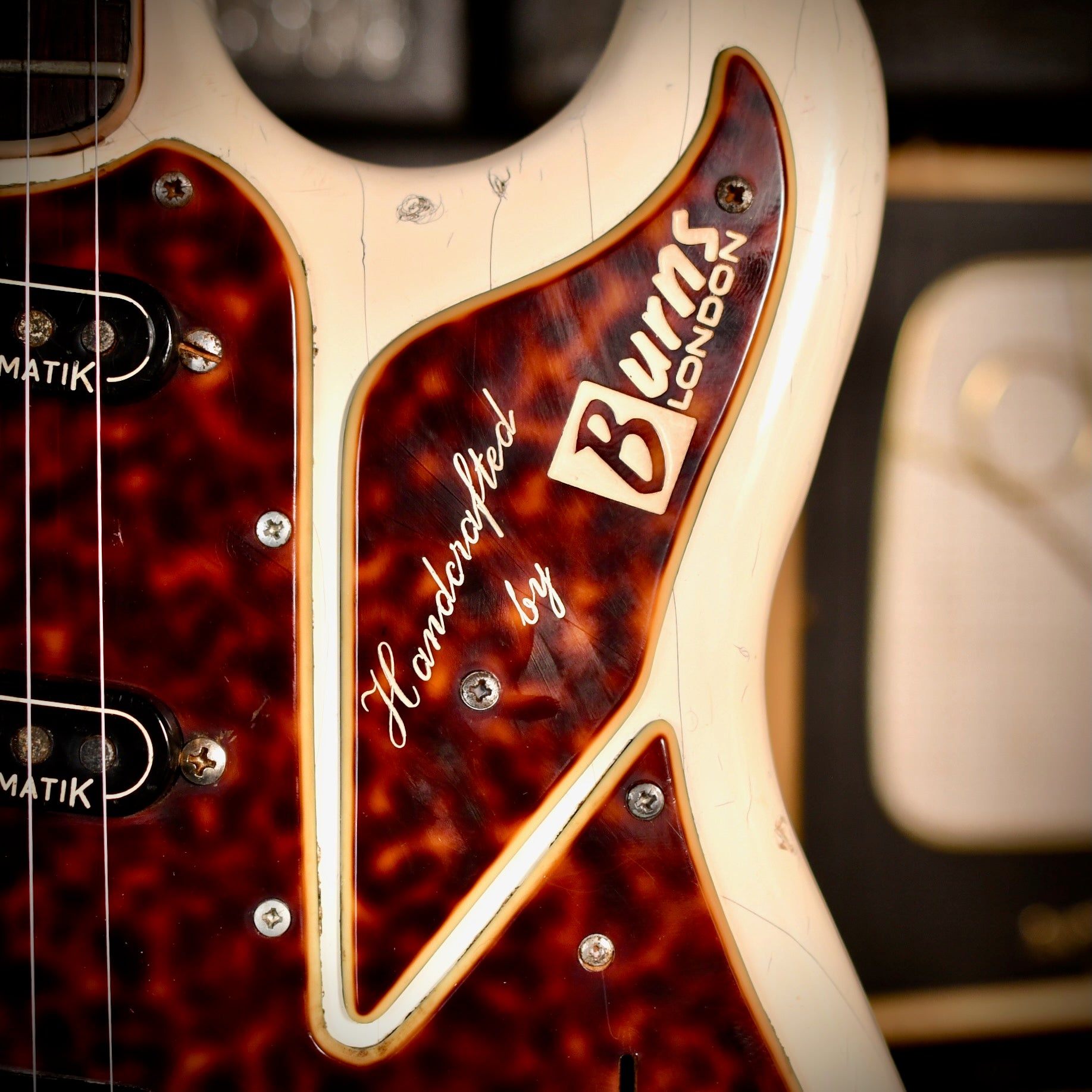 Burns Hank Marvin Signature White 1965