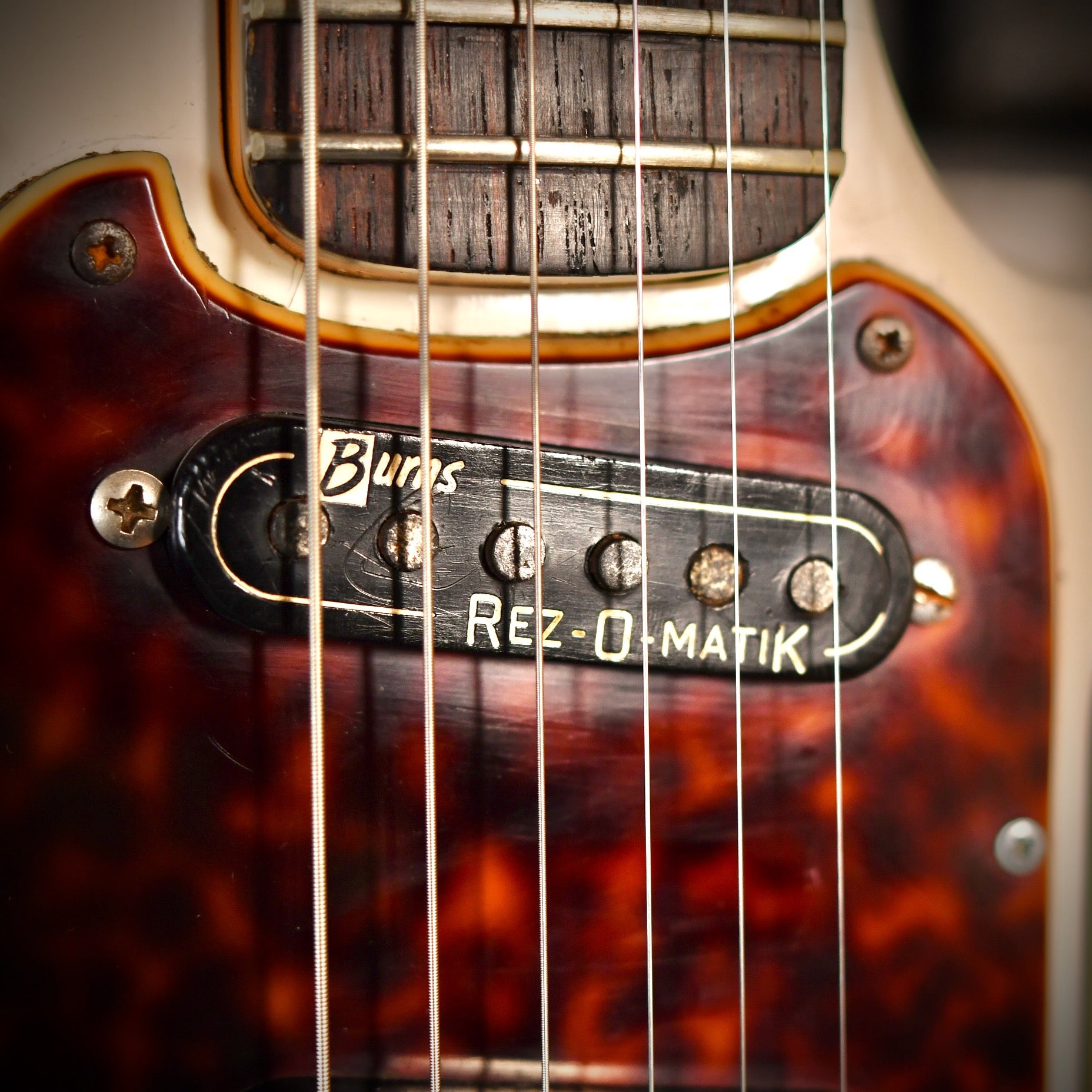 Burns Hank Marvin Signature White 1965