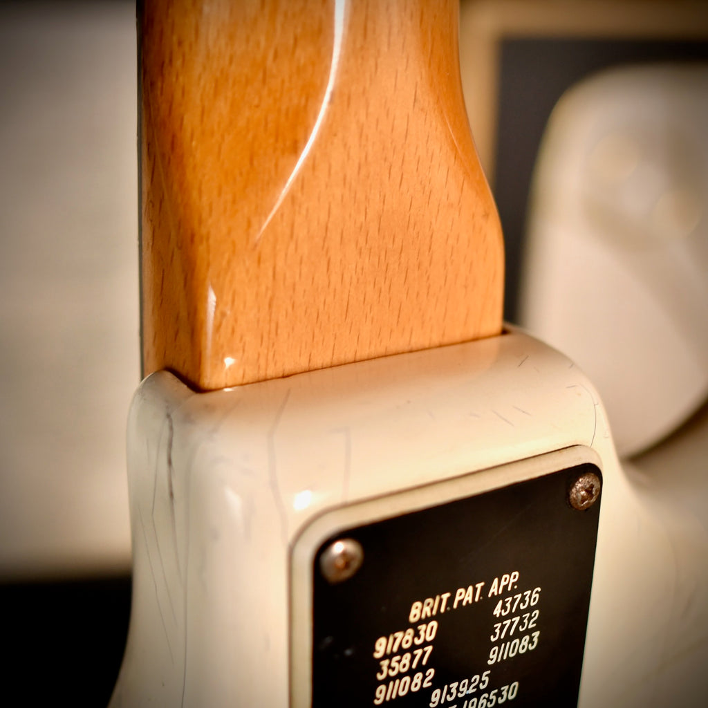 Burns Hank Marvin Signature White 1965