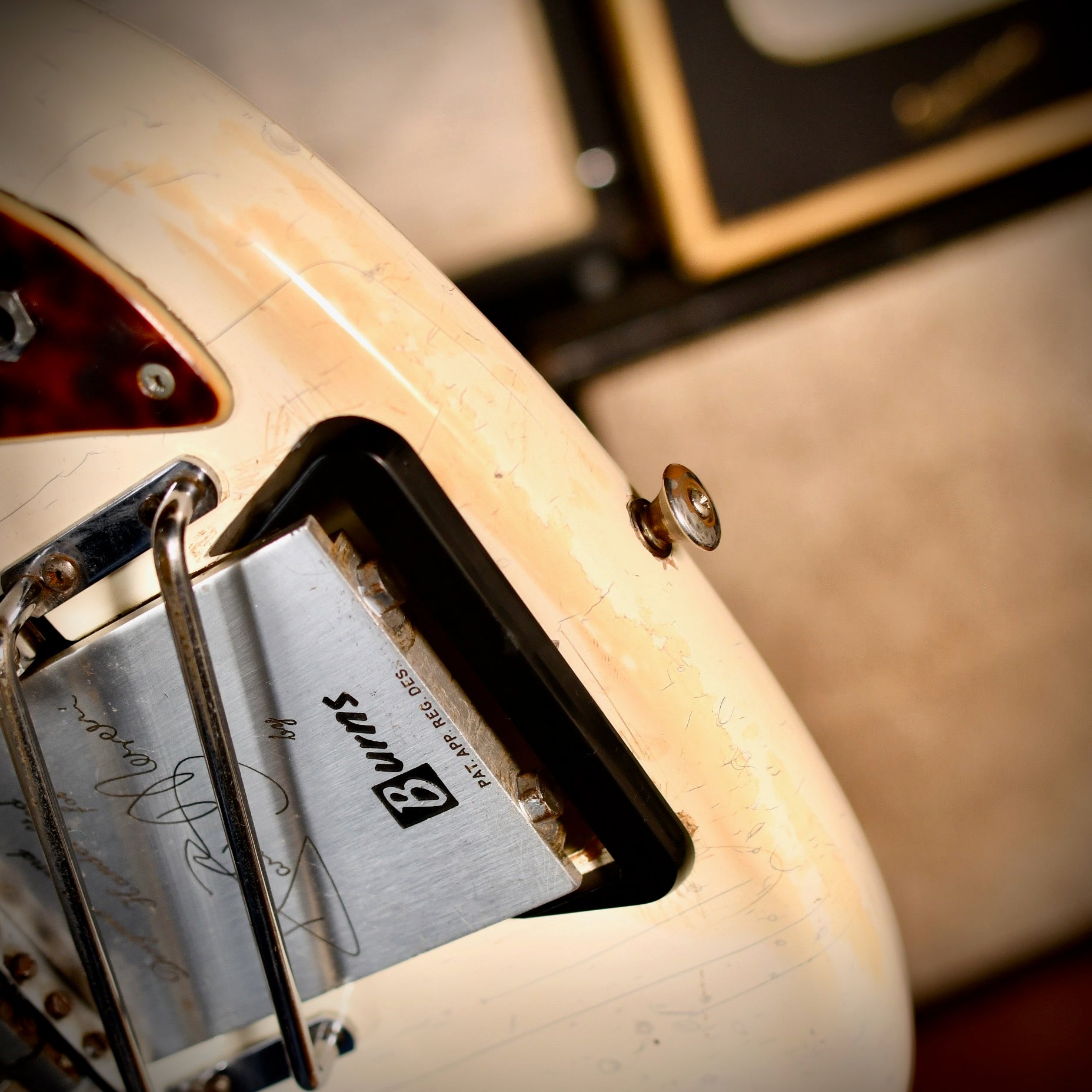 Burns Hank Marvin Signature White 1965