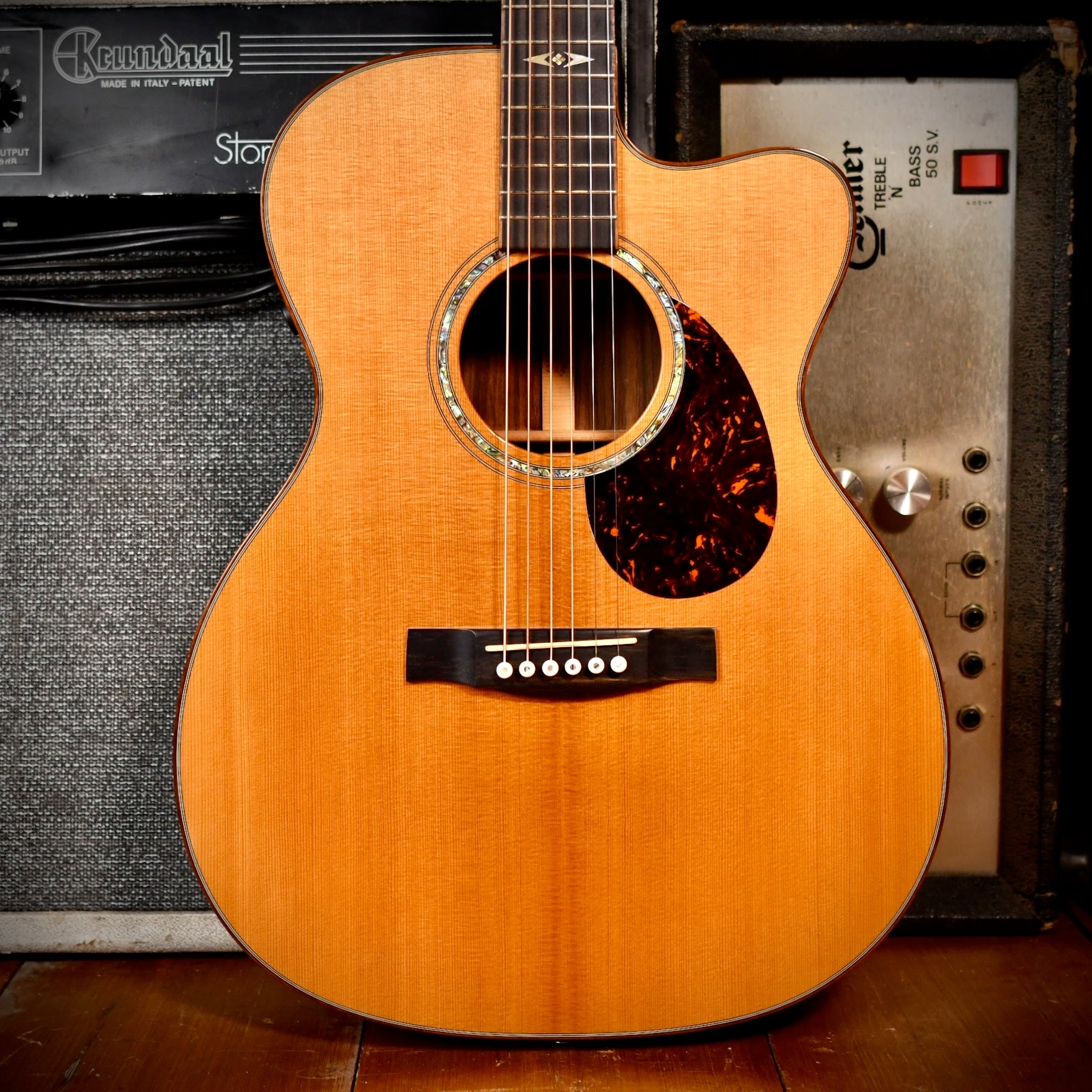 Martin OMCPA1 Performing Artist Series Natural 2010