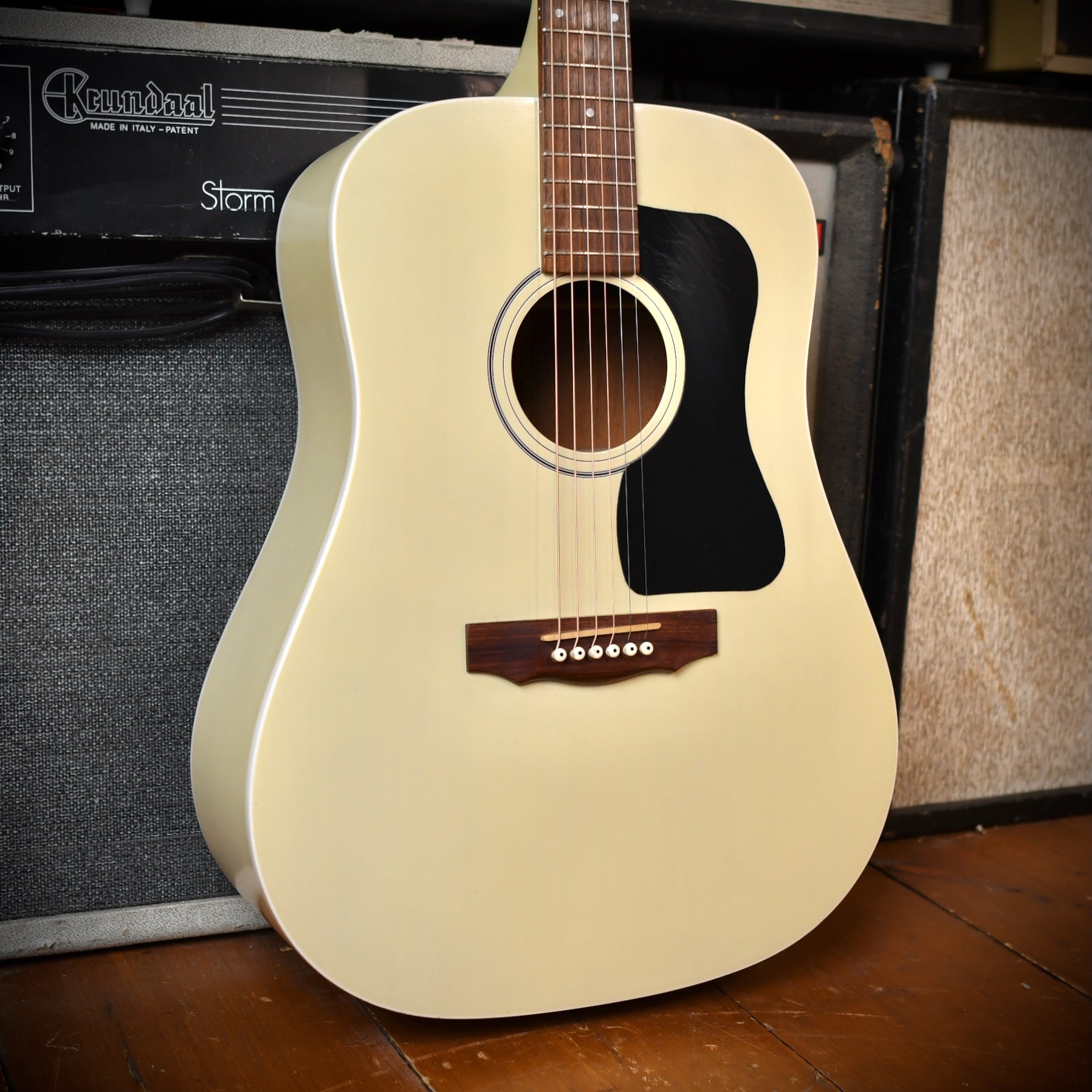 Guild D25 "Albino" White 2003