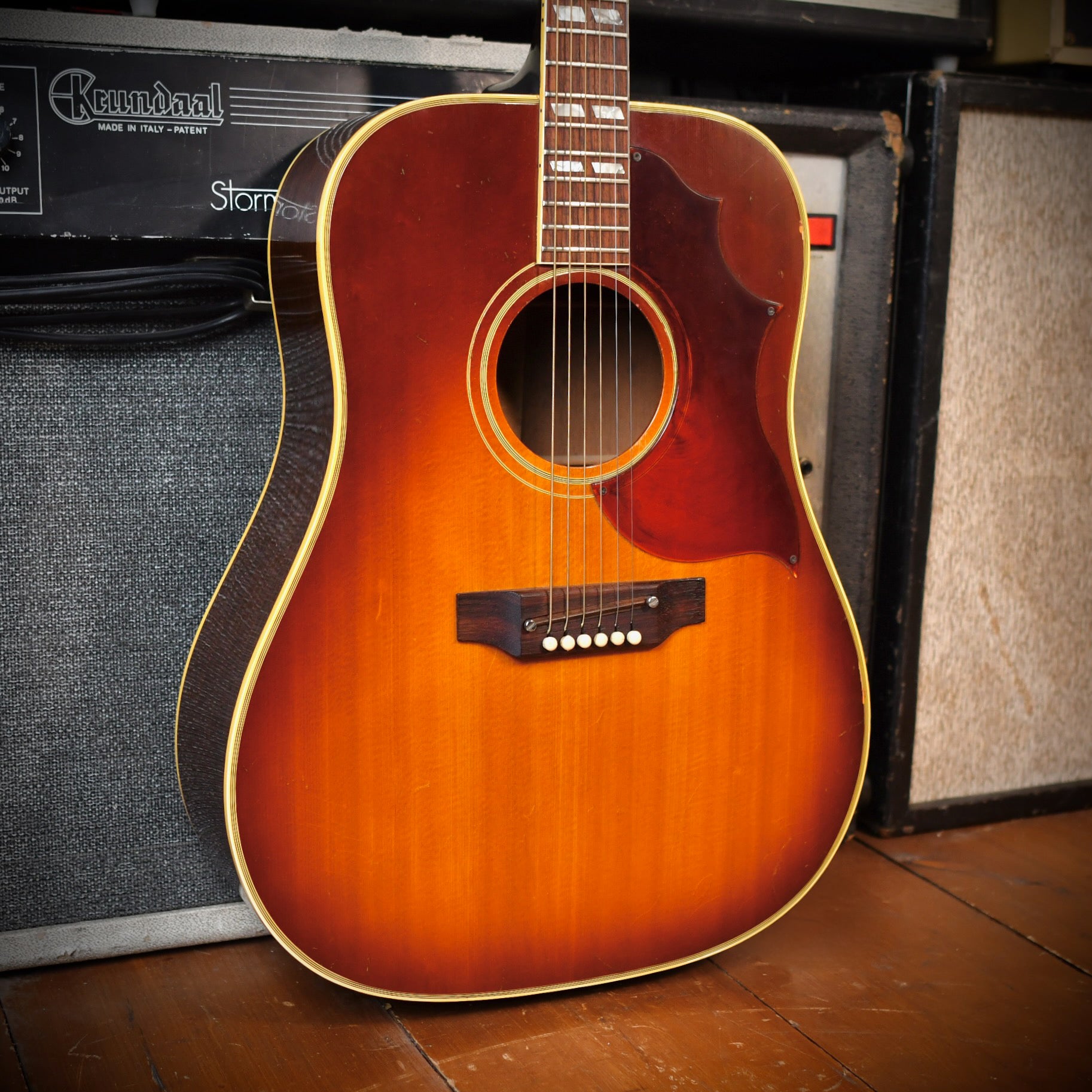 Gibson Southern Jumbo Deluxe Cherry Sunburst 1969