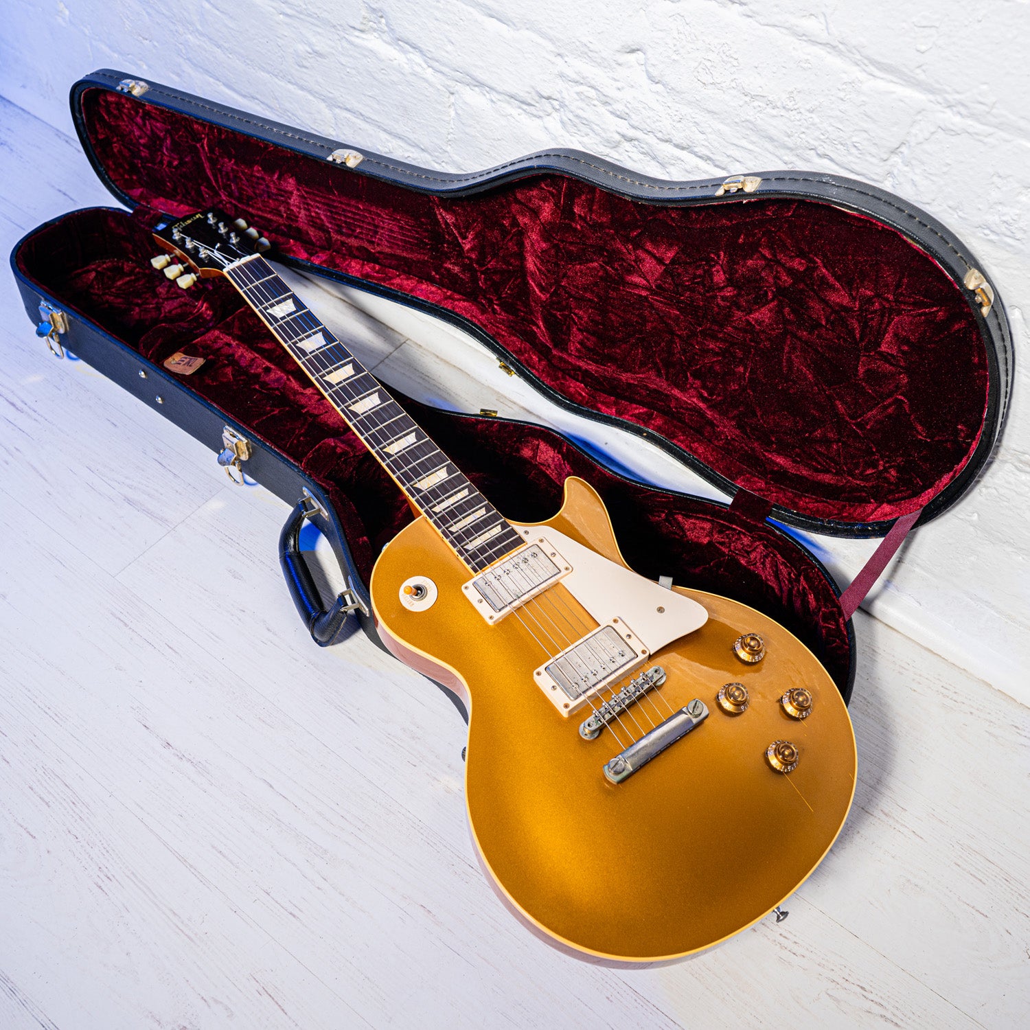 Gibson Custom Shop Historic 1957 Reissue Les Paul Standard with B RWood Board Gold Top 2003