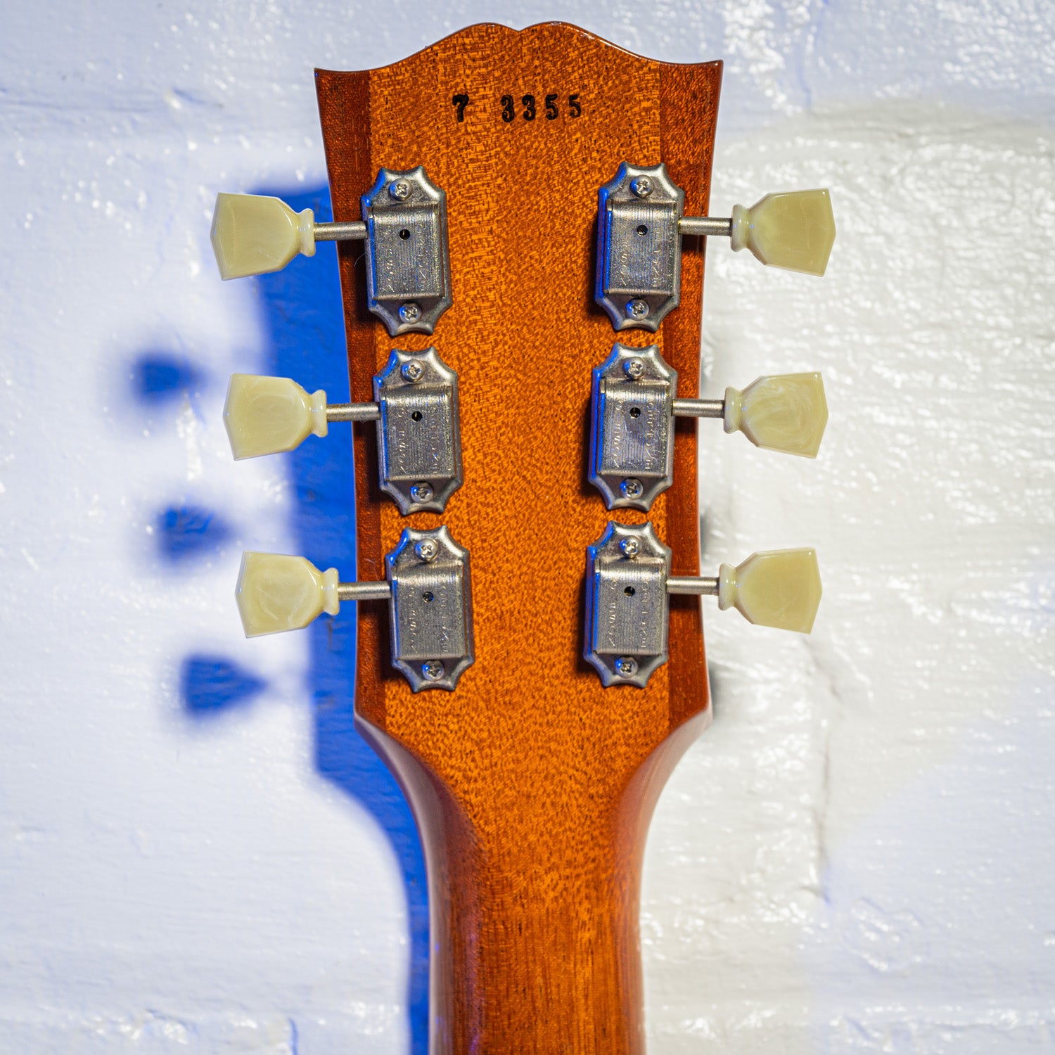 Gibson Custom Shop Historic 1957 Reissue Les Paul Standard with B RWood Board Gold Top 2003