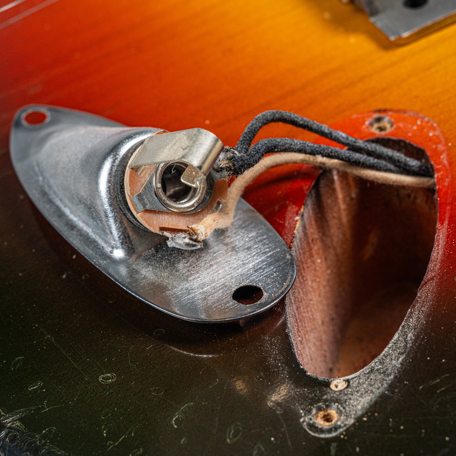 Pre-CBS 1962 3-Tone ST Model Sunburst 2000