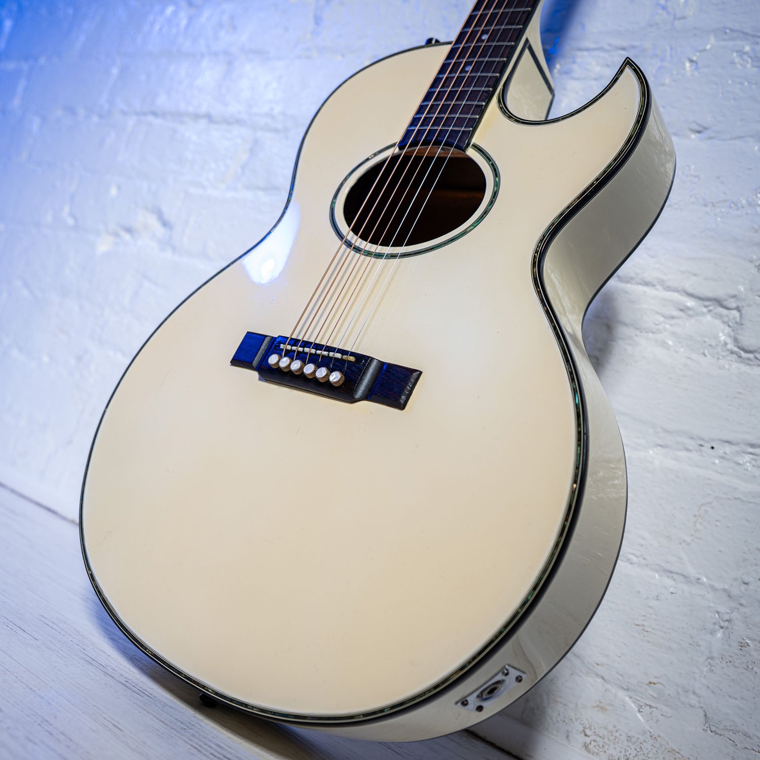 Washburn EA-20 Ex Bob Dylan Touring Guitar White 1986