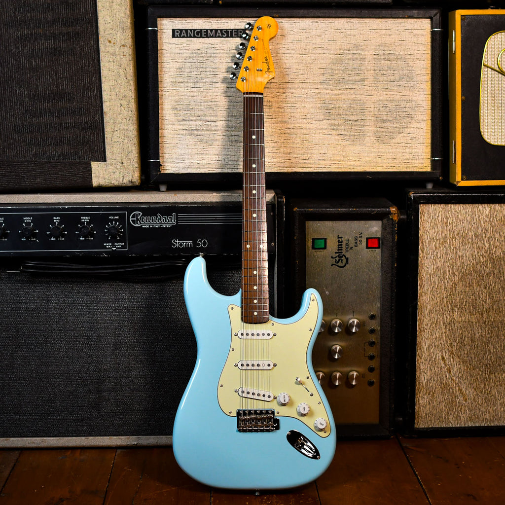 Fender FSR Traditional II 60's Stratocaster Daphne Blue 2025