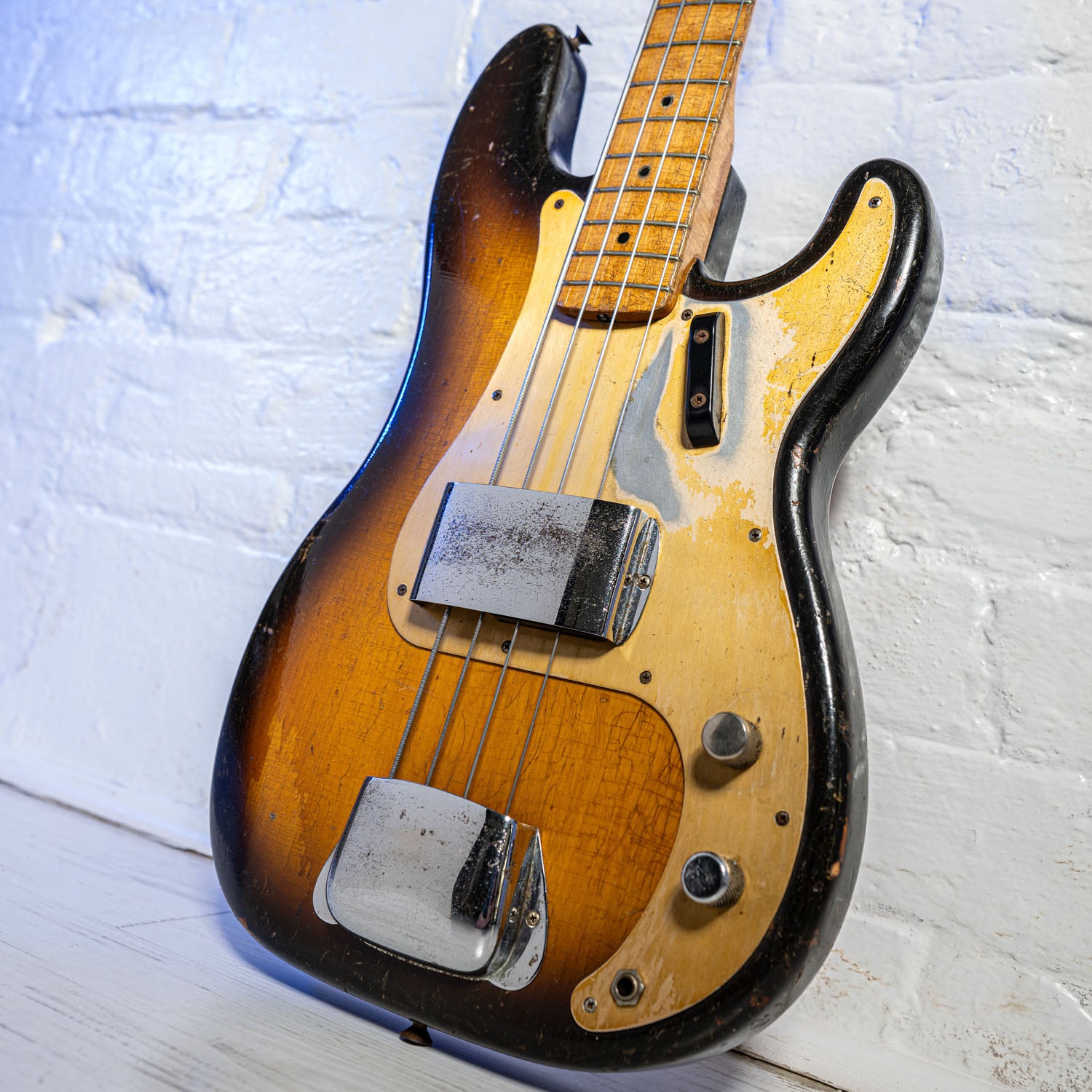 Fender Precision Bass Anodized Guard Sunburst 1957