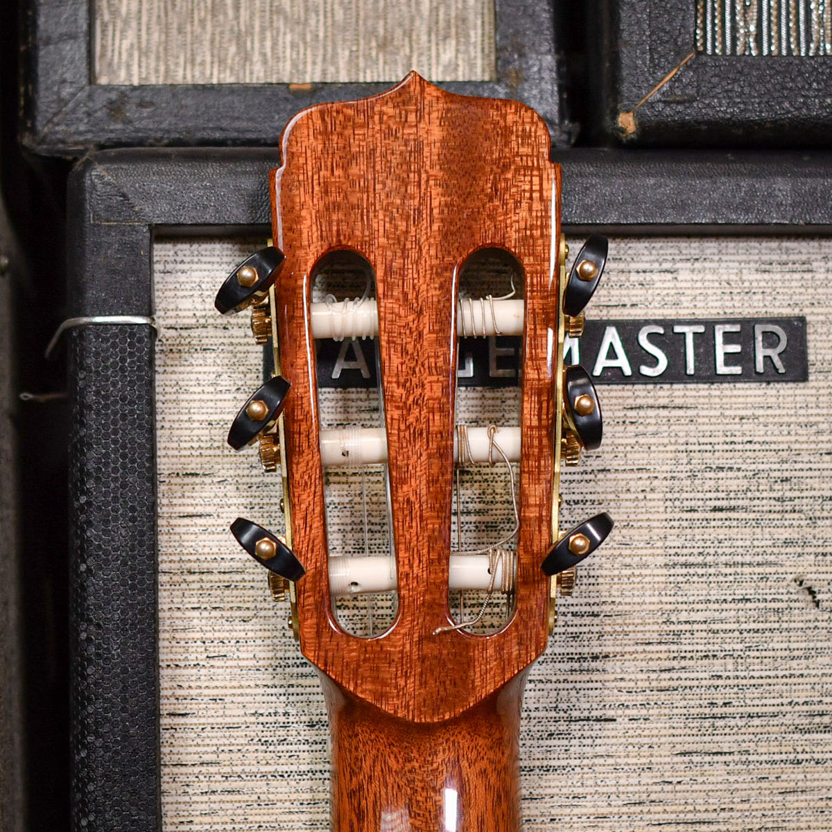 Ramirez Estudio 1 Classical Guitar Natural 2000