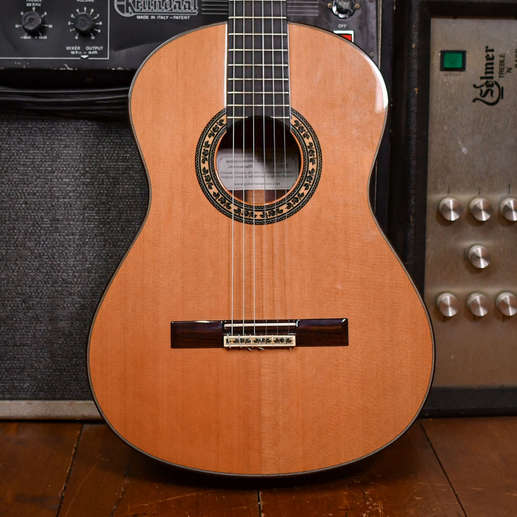 Ramirez Estudio 3 Classical Guitar Natural 2000