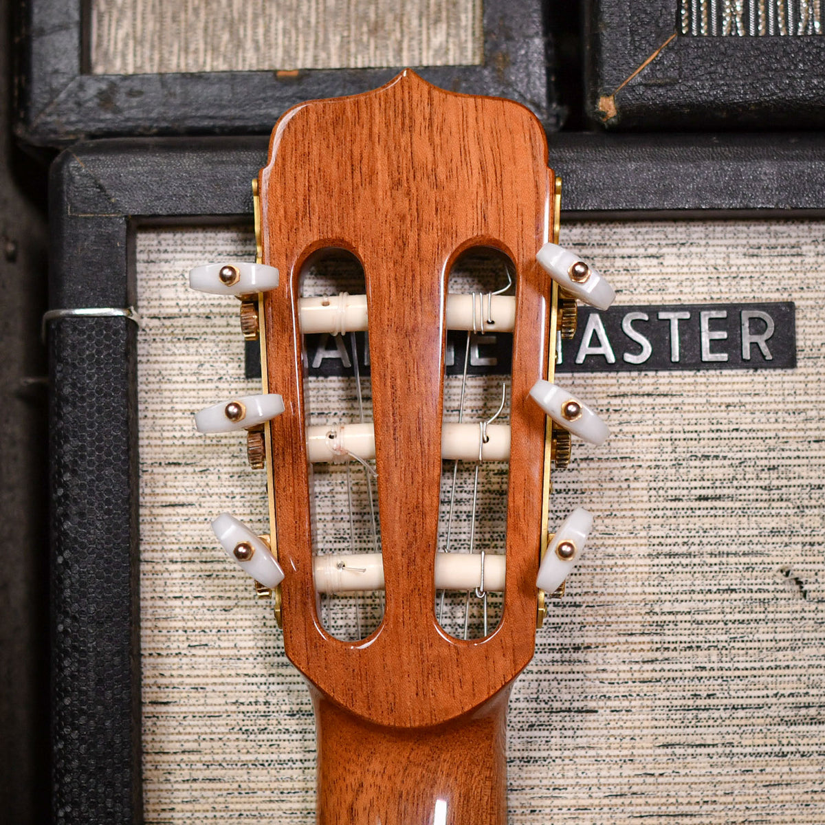 Ramirez Estudio 3 Classical Guitar Natural 2000