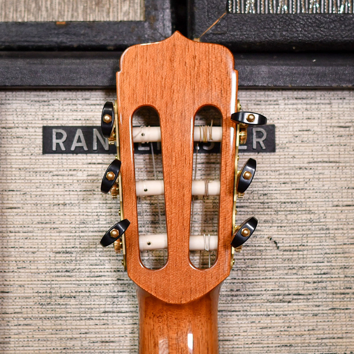 Ramirez Estudio 2 Classical Guitar Natural 2000