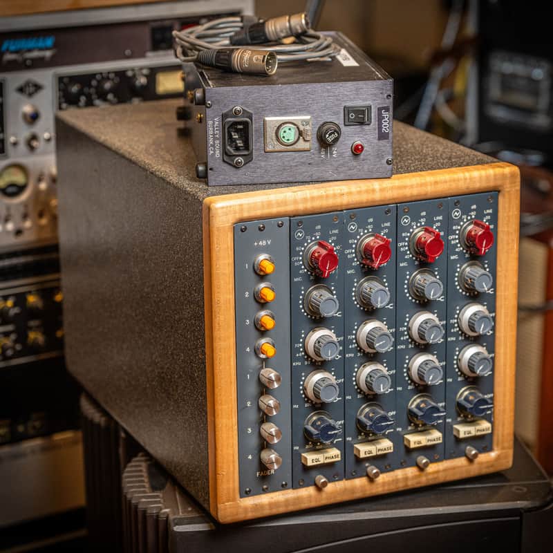 Neve 1073 transformer-balanced microphone preamplifier and 3-band equaliser Channel Strips x4 Blue 1970