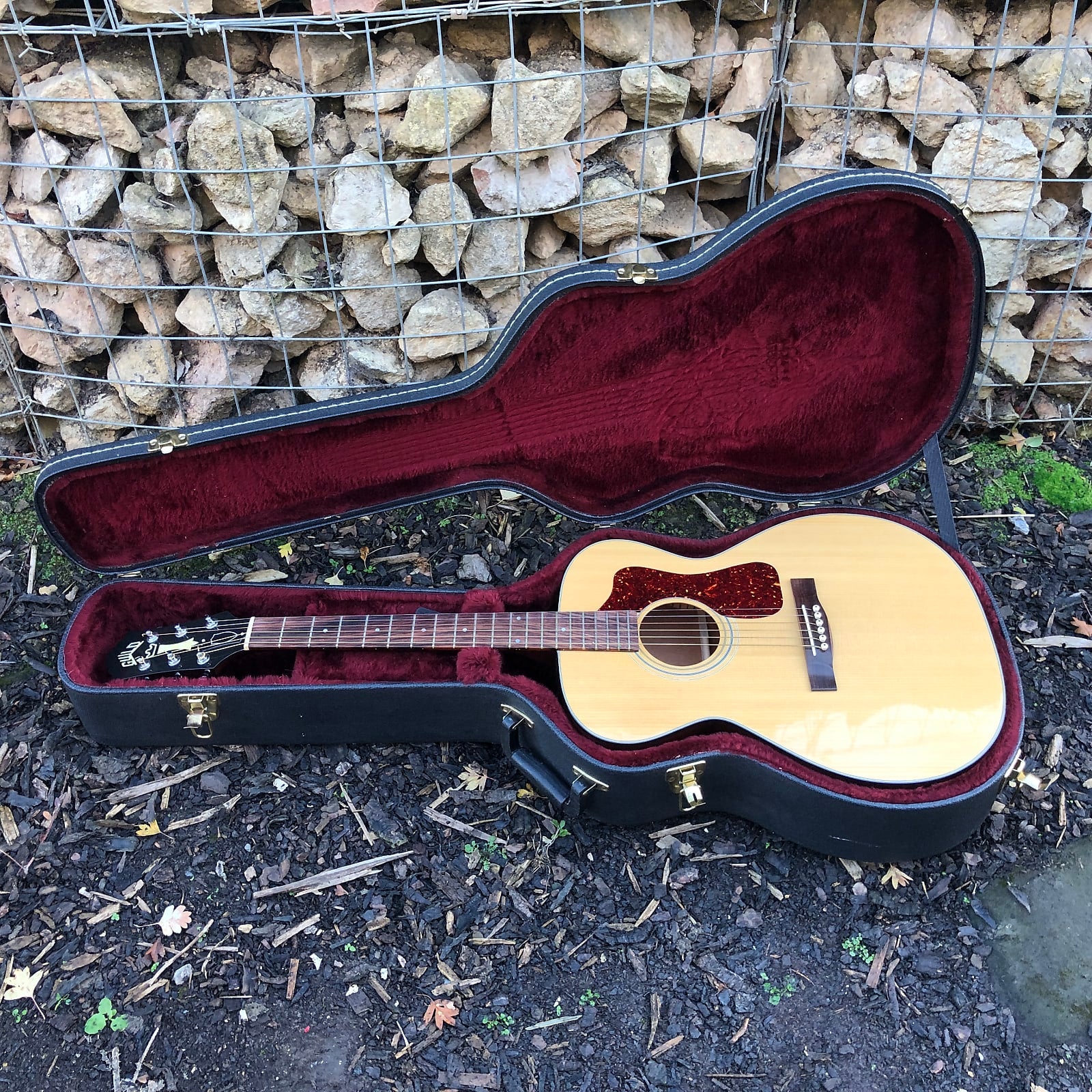 1998 Guild USA F-30HR