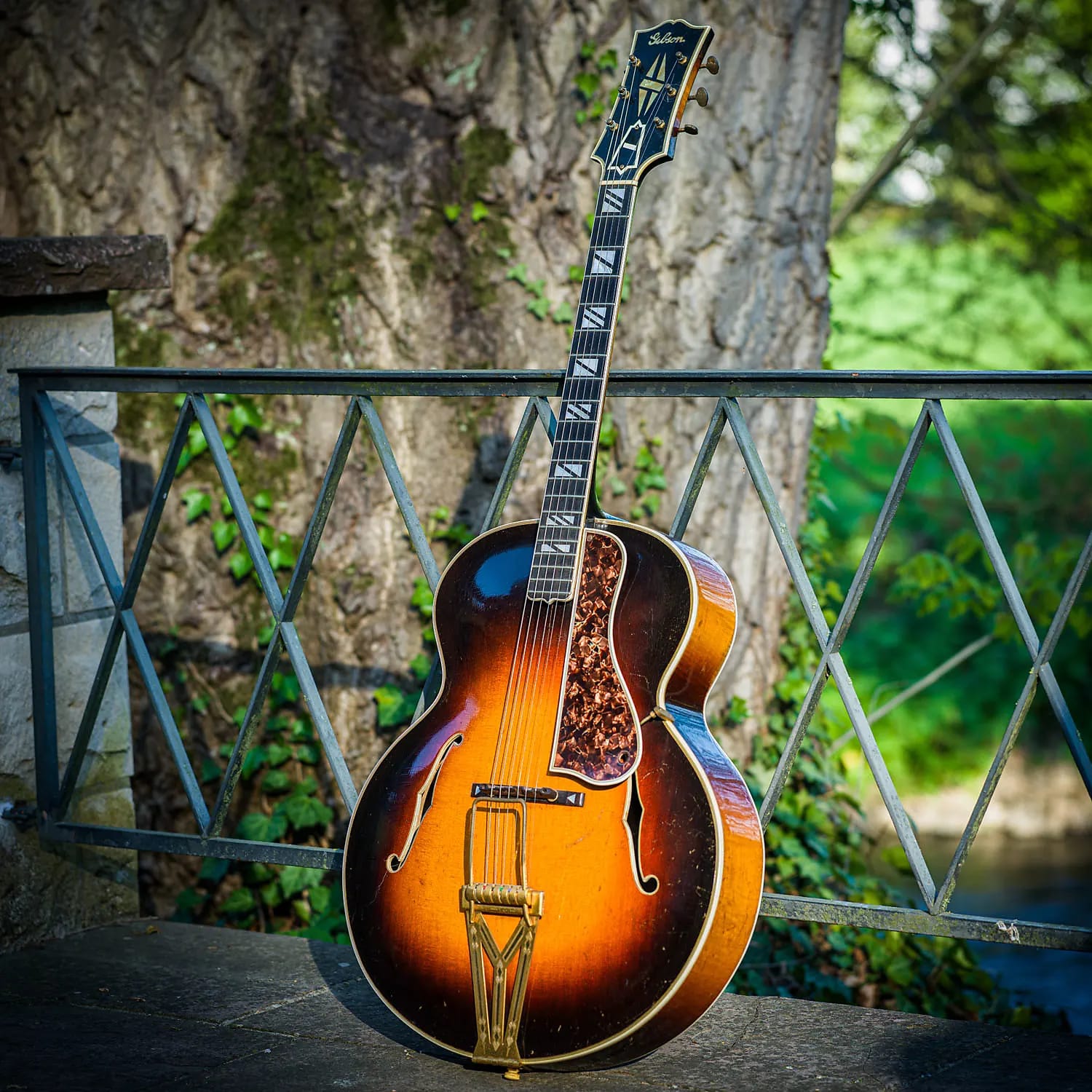 1934 - 1955 Gibson Super 400