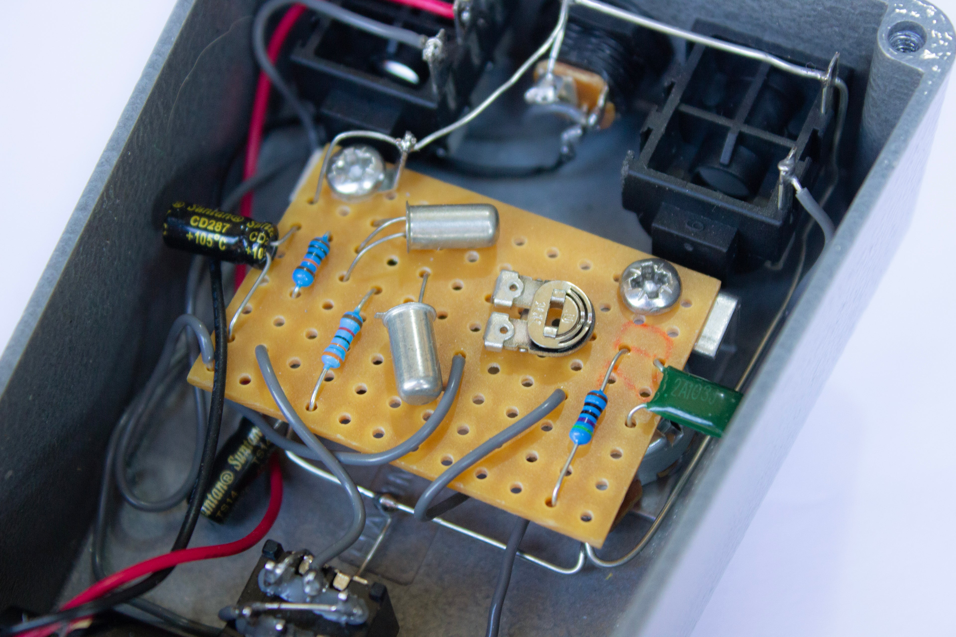 British Pedal Company Dallas Brit Face Fuzz Silver NKT275