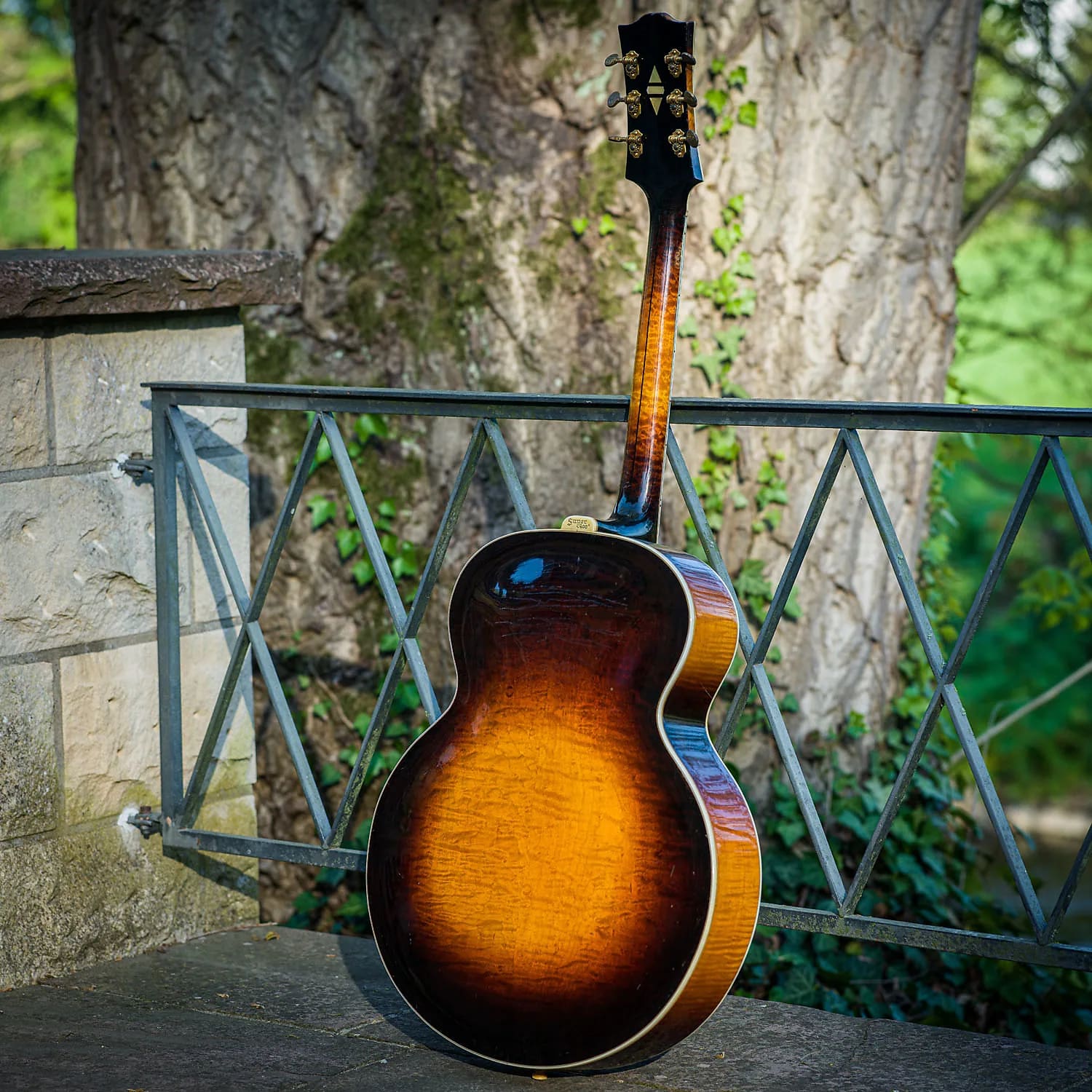 1934 - 1955 Gibson Super 400