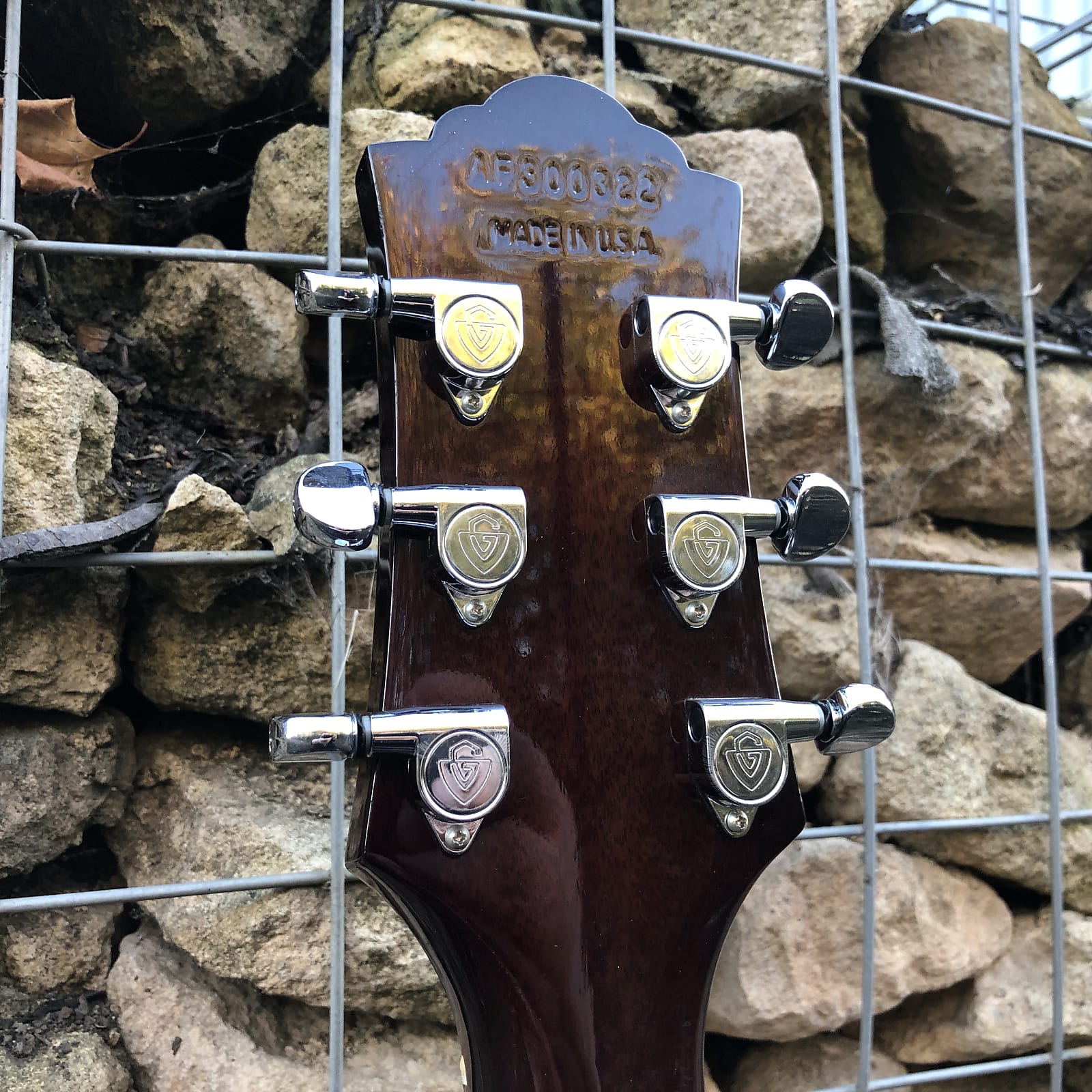 1998 Guild USA F-30HR