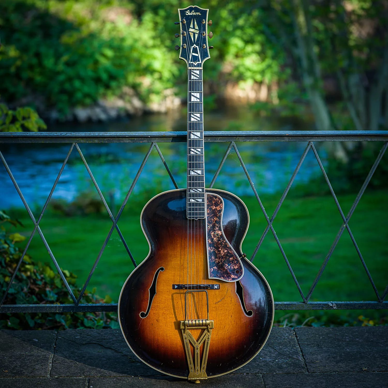 1934 - 1955 Gibson Super 400